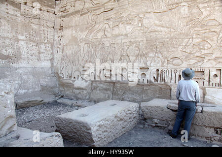 Jagd-Szene an der Wand von Medinet Habu in Luxor ist die Leichenhalle Tempel des Ramses lll Stockfoto