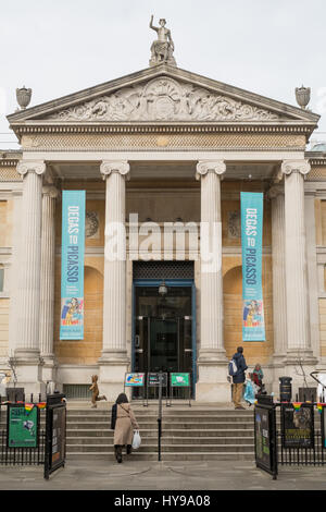 Die Ziergiebeln Fassade des Ashmolean Museum, Oxford, England, Vereinigtes Königreich. Stockfoto