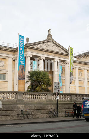 Die Ziergiebeln Fassade des Ashmolean Museum, Oxford, England, Vereinigtes Königreich. Stockfoto