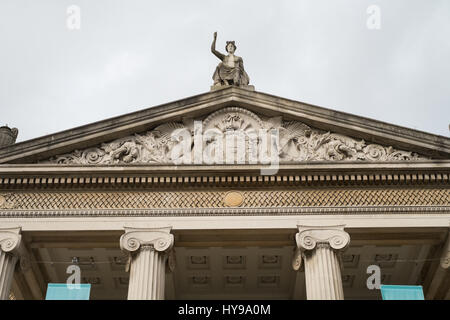 Die Ziergiebeln Fassade des Ashmolean Museum, Oxford, England, Vereinigtes Königreich. Stockfoto