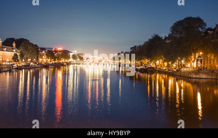 Schöne Nacht in Amsterdam. Stockfoto