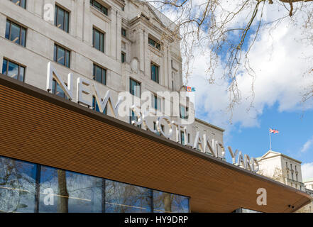 New Scotland Yard, London. Eingang zum Hauptquartier der Metropolitan Police bei New Scotland Yard, Victoria Embankment, London, England, UK Stockfoto