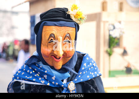 Traditionelle Karnevalsumzug Karneval Masken in Luzern, Schweiz. Stockfoto