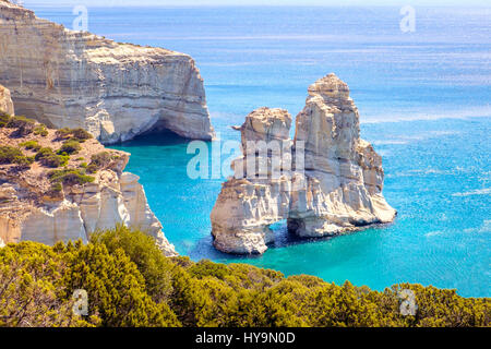 Schönen malerischen Seenlandschaft Überblick Kleftiko felsige Küste auf der Insel Milos, Griechenland Stockfoto