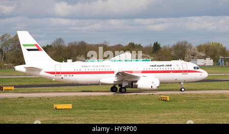London Stansted Flughafen; A6-DLM Abu Dhabi Amiri Flug Airbus A320-200 Stockfoto