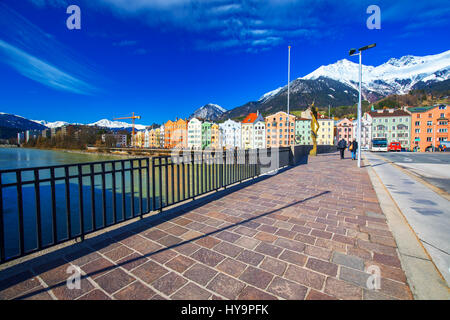 INNSBRUCK, Österreich - 11. März 2017 - Stadt-Landschaft im Stadtzentrum von Innsbruck. Es ist die Hauptstadt von Tirol in Westösterreich, Europa. Stockfoto