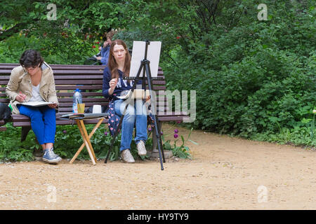 Künstler malen Bilder im Park. Stockfoto