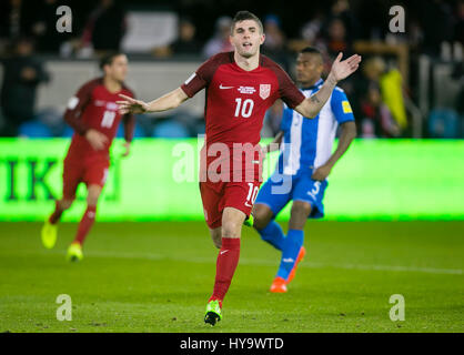 USA. 24. März 2017. Mittelfeldspieler Christian Pulisic feiert ein Ziel während der FIFA WM-Qualifikation-Spiel zwischen den USA und Honduras Avaya-Stadion in San Jose, Kalifornien. Der USA besiegt Honduras 6-0. Damon Tarver/Cal Sport Media/Alamy Live-Nachrichten Stockfoto