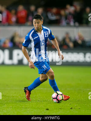 San Jose, CA. 24. März 2017. Honduras Mittelfeldspieler Roger Espinoza (15) in Aktion während der FIFA WM-Qualifikation-Spiel zwischen den USA und Honduras Avaya-Stadion in San Jose, Kalifornien. Der USA besiegt Honduras 6-0. Damon Tarver/Cal Sport Media/Alamy Live-Nachrichten Stockfoto