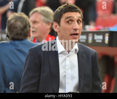 Leverkusen, Germany2nd April 2017, Bundesliga, Spieltag 2, Bayer 04 Leverkusen Vs VfL Wolfsburg: Manager Tayfun Korkut (B04). Bildnachweis: Jürgen Schwarz/Alamy Live-Nachrichten Stockfoto