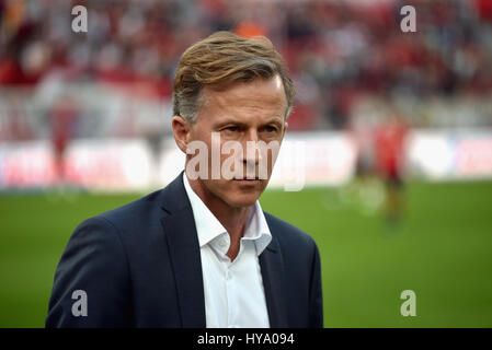 Leverkusen, Germany2nd April 2017, Bundesliga, Spieltag 2, Bayer 04 Leverkusen Vs VfL Wolfsburg: Manager Andries Jonker (Wolfsburg). Bildnachweis: Jürgen Schwarz/Alamy Live-Nachrichten Stockfoto