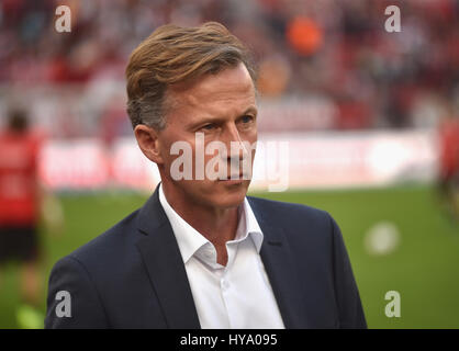 Leverkusen, Germany2nd April 2017, Bundesliga, Spieltag 2, Bayer 04 Leverkusen Vs VfL Wolfsburg: Manager Andries Jonker (Wolfsburg). Bildnachweis: Jürgen Schwarz/Alamy Live-Nachrichten Stockfoto