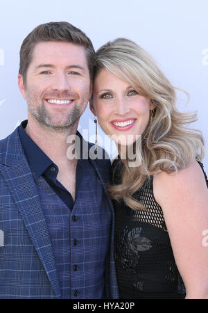 Las Vegas, NV, USA. 2. April 2017. Josh Turner und Jennifer Ford bei den 52. Academy Of Country Music Awards in der T-Mobile Arena in Las Vegas, Nevada am 2. April 2017. Bildnachweis: Erik Kabik Fotografie/Medien Punch/Alamy Live-Nachrichten Stockfoto