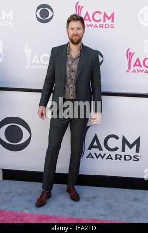 Charles Kelley von Lady Antebellum im Ankunftsbereich für 52. Academy of Country Music (ACM) Awards 2017 - Teil2, T-Mobile Arena, Las Vegas, NV 2. April 2017. Foto von: JA/Everett Collection Stockfoto