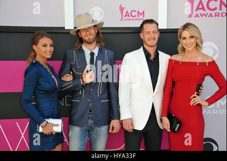 La Las Vegas, USA. 2. April 2017. LAS VEGAS, NV - 2. April 2017: Florida Georgia Line & Ehefrauen bei Akademie der Country Music Awards 2017 in der T-Mobile Arena, Las Vegas Bildnachweis: Sarah Stewart/Alamy Live News Stockfoto