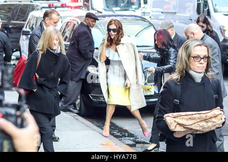 New York, Vereinigte Staaten von Amerika. 3. April 2017. US-amerikanische Schauspielerin Kate Walsh ist gesehen auf ein TV-Programm in der Times Square Gegend auf der Insel Manhattan in New York City am Montag ankommen. (FOTO: WILLIAM VOLCOV/BRASILIEN PHOTO PRESS) Bildnachweis: Brasilien Foto Presse/Alamy Live-Nachrichten Stockfoto