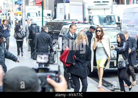 New York, Vereinigte Staaten von Amerika. 3. April 2017. US-amerikanische Schauspielerin Kate Walsh ist gesehen auf ein TV-Programm in der Times Square Gegend auf der Insel Manhattan in New York City am Montag ankommen. (FOTO: WILLIAM VOLCOV/BRASILIEN PHOTO PRESS) Bildnachweis: Brasilien Foto Presse/Alamy Live-Nachrichten Stockfoto