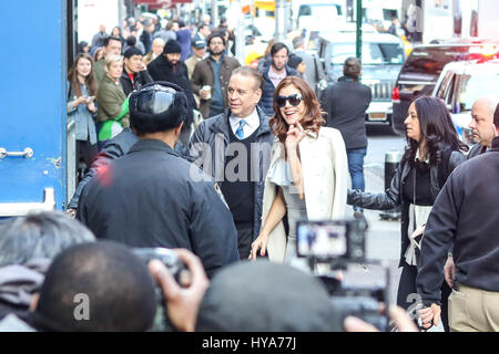 New York, Vereinigte Staaten von Amerika. 3. April 2017. US-amerikanische Schauspielerin Kate Walsh ist gesehen auf ein TV-Programm in der Times Square Gegend auf der Insel Manhattan in New York City am Montag ankommen. (FOTO: WILLIAM VOLCOV/BRASILIEN PHOTO PRESS) Bildnachweis: Brasilien Foto Presse/Alamy Live-Nachrichten Stockfoto