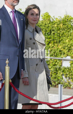 Madrid, Spanien. 3. April 2017. Königin Letizia von Spanien während verlassen Zeremonie am Madrid Flughafen anlässlich der Staat-Reise nach Japan. Madrid am Montag, 3. April 2017 Credit: Gtres Información Más lokalen on-line S.L./Alamy Live News Stockfoto