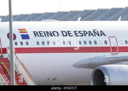 Madrid, Spanien. 3. April 2017. Zeremonie am Madrid Flughafen anlässlich der Staat-Reise nach Japan zu verlassen. Madrid am Montag, 3. April 2017 Credit: Gtres Información Más lokalen on-line S.L./Alamy Live News Stockfoto