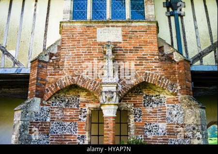 Detail des historischen Gebäude am Krankenhaus des Heiligen Kreuzes in Winchester, Hampshire Ambulatoriums. Stammen Sie diese aus dem 12. Jahrhundert. Stockfoto