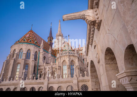 St. Matthias-Kirche in Budapest im Morgengrauen Stockfoto