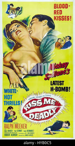 Kiss Me Deadly ist ein US-amerikanischer Film von Robert Aldrich aus dem Jahr 1955. Der Film ist bekannt für seine intensive Handlung, in der Themen wie Verbrechen, Spannung und die dunkleren Seiten der menschlichen Natur erforscht werden, während er den Privatdetektiv Mike Hammer durch eine gefährliche Untersuchung eines mysteriösen Falls begleitet. Stockfoto