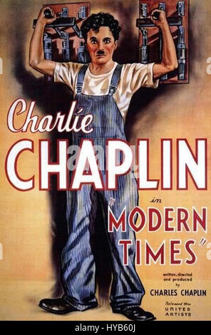 Auf dem Poster „Modern Times“, das Charlie Chaplins legendären Film aus dem Jahr 1936 promotet, ist der beliebte Schauspieler in seiner berühmten Rolle als Tramp zu sehen. Das Poster zeigt die Themen Industrialisierung, Arbeiterkämpfe und die Auswirkungen moderner Technologie auf die Gesellschaft vor dem Hintergrund einer sich schnell verändernden Welt. Stockfoto