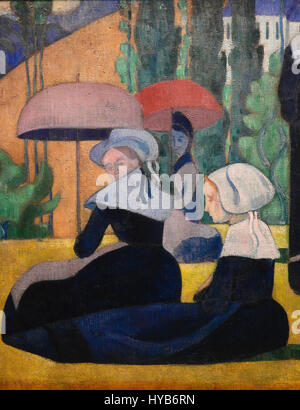 „Les Bretons aux Ombrelles“ von Emile Bernard, gegründet 1892, zeigt bretonische Frauen in traditioneller Kleidung mit farbenfrohen Regenschirmen. Das Gemälde fängt die ländliche französische Landschaft und die besondere kulturelle Kleidung der Region ein und unterstreicht Bernards Verwendung lebendiger Farben und vereinfachter Formen. Stockfoto