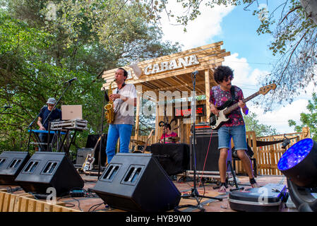 BARCELONA - 2 JUL: Emilio Jose E Os Indigenas (Band) führen in Konzert im Vida-Festival am 2. Juli 2016 in Barcelona, Spanien. Stockfoto