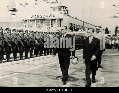 Präsident von Jugoslawien Josip Broz Tito und Vorsitzender des Polen Aleksander Zawadzki, Warschau, Polen Stockfoto