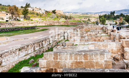 JERASH, Jordanien - 18. Februar 2012: Arena der Zirkus Hippodrom in Gerasa Stadt. Griechisch-römische Stadt Gerasa (Antiochia am Golden River) wurde von Al gegründet. Stockfoto