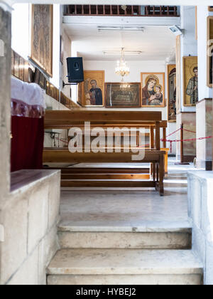 MADABA, Jordanien - 20. Februar 2012: Innerhalb des griechischen orthodoxen Basilika des Heiligen Georg. Madaba Stadt ist bekannt durch seinen byzantinischen und Umayyad Mosaiken, especia Stockfoto