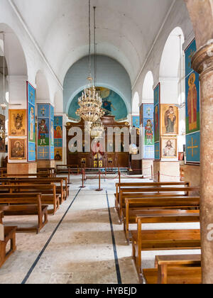 MADABA, Jordanien - 20. Februar 2012: innen griechisch orthodoxe Basilika von St. George. Madaba Stadt ist bekannt durch seinen byzantinischen und Umayyad Mosaiken, especia Stockfoto