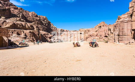 PETRA, Jordanien - 21. Februar 2012: Panorama der antiken Stadt Petra. Felsen-schneiden Stadt Petra entstand um 312 v. Chr. als Hauptstadt des arabischen Na Stockfoto