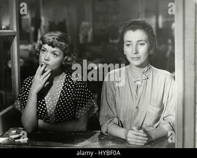 Schauspielerinnen Simone Simon und Valentina Cortese in einer Szene aus dem Film "Donne Senza Nome" (Frauen ohne Namen), Italien 1950 Stockfoto