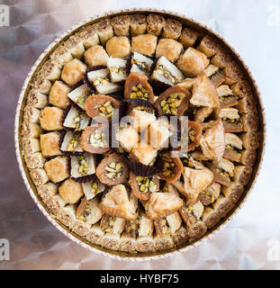 Reisen Sie nach Nahost Land Jordanien - oben Blick auf verschiedenen traditionellen arabischen Gebäck baklava Stockfoto