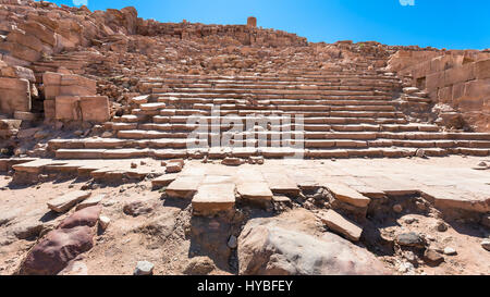 Reisen nach Nahost Land Jordanien - Schritte im alten großen Tempel in der Stadt Petra Stockfoto