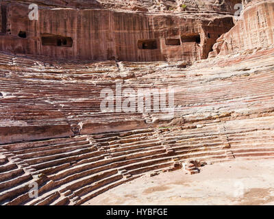 Reisen Sie nach Nahost Land Jordanien - antike Nabatäer Theater in der Stadt Petra Stockfoto