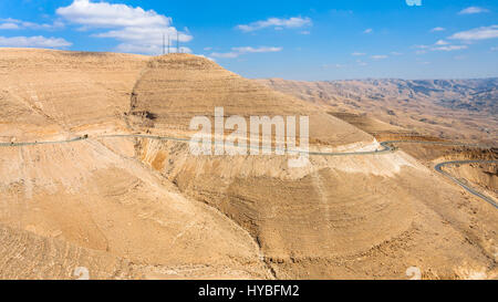 Reisen Sie nach Nahost Land Jordanien - King es Highway in den Bergen in der Nähe von Al Mujib Damm im winter Stockfoto