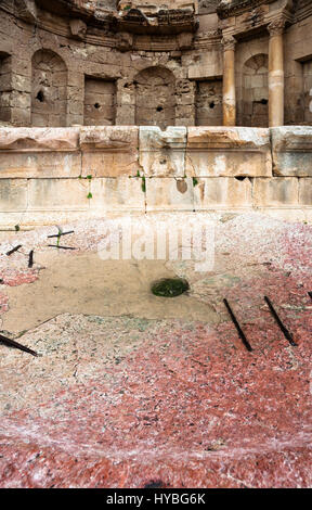 Reisen Sie nach Nahost Land Jordanien - Marmor Schüssel Nymphäum in Jerash (Antike Gerasa) Stadt im winter Stockfoto