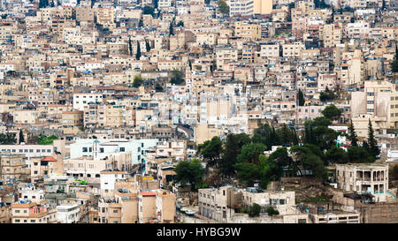 Reisen Sie nach Nahost Land Jordanien - Ansicht von Wohnhäusern in Amman Stadt von Zitadelle im winter Stockfoto