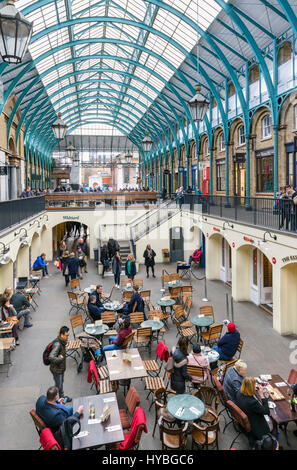 Covent Garden, London. Geschäfte und Cafés in Covent Garden Market, West End, London, England, UK Stockfoto