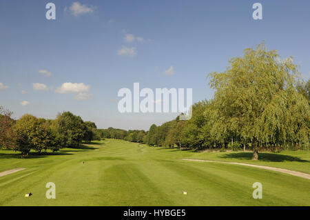 Sport, Ball, Golf, Blick vom 1. Abschlag auf das Fairway des Golfplatzes. Stockfoto