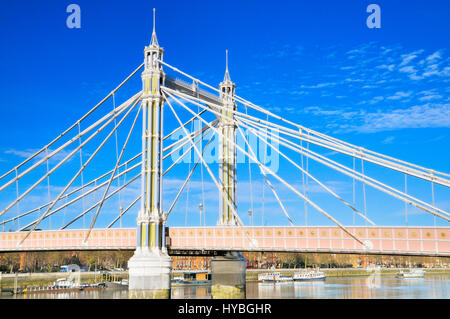 Albert-Brücke über den Fluss Themse, London, England, UK Stockfoto