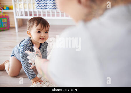 Mutter und Sohn, die kostbare Zeit miteinander zu verbringen Stockfoto