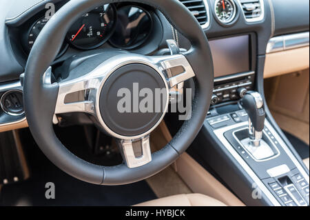 Innenraum eines generischen Sport moderne Autos Stockfoto