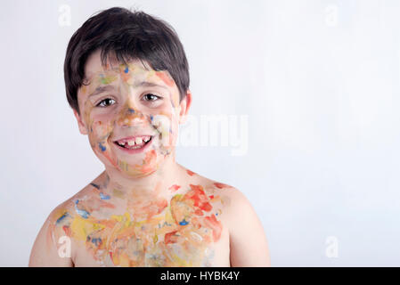 Junge mit Kinderschminken Stockfoto