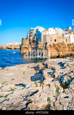 Apulien, Italien. sunset Landschaft von Polignano a Mare, Stadt in der Provinz Bari, Apulien, südlichen Italia an der Adria Stockfoto