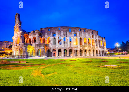 Rom, Italien. Kolosseum, Kolosseum oder Coloseo, Flavian Amphitheater größte jemals gebaut Symbol der alten Roma-Stadt im römischen Reich. Stockfoto